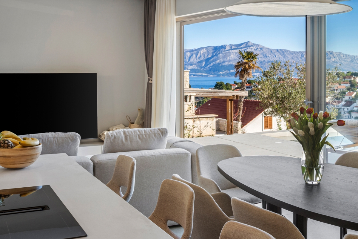 Villa moderna con vista mare