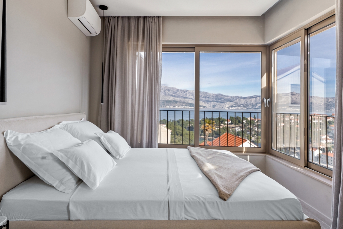 Villa moderna con vista mare