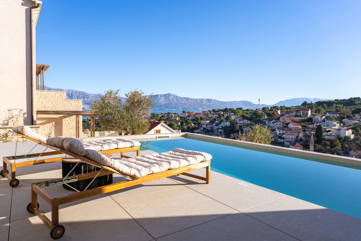 Villa moderna con vista mare