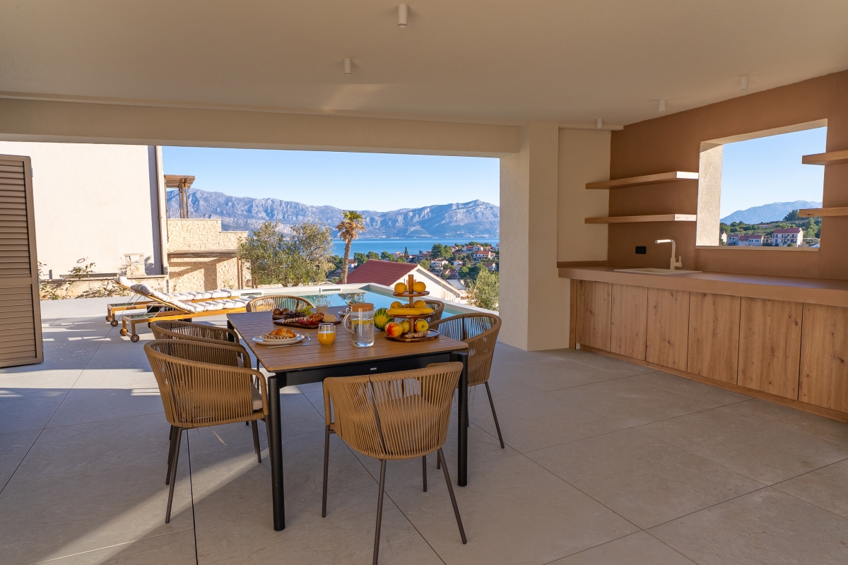 Villa moderna con vista mare