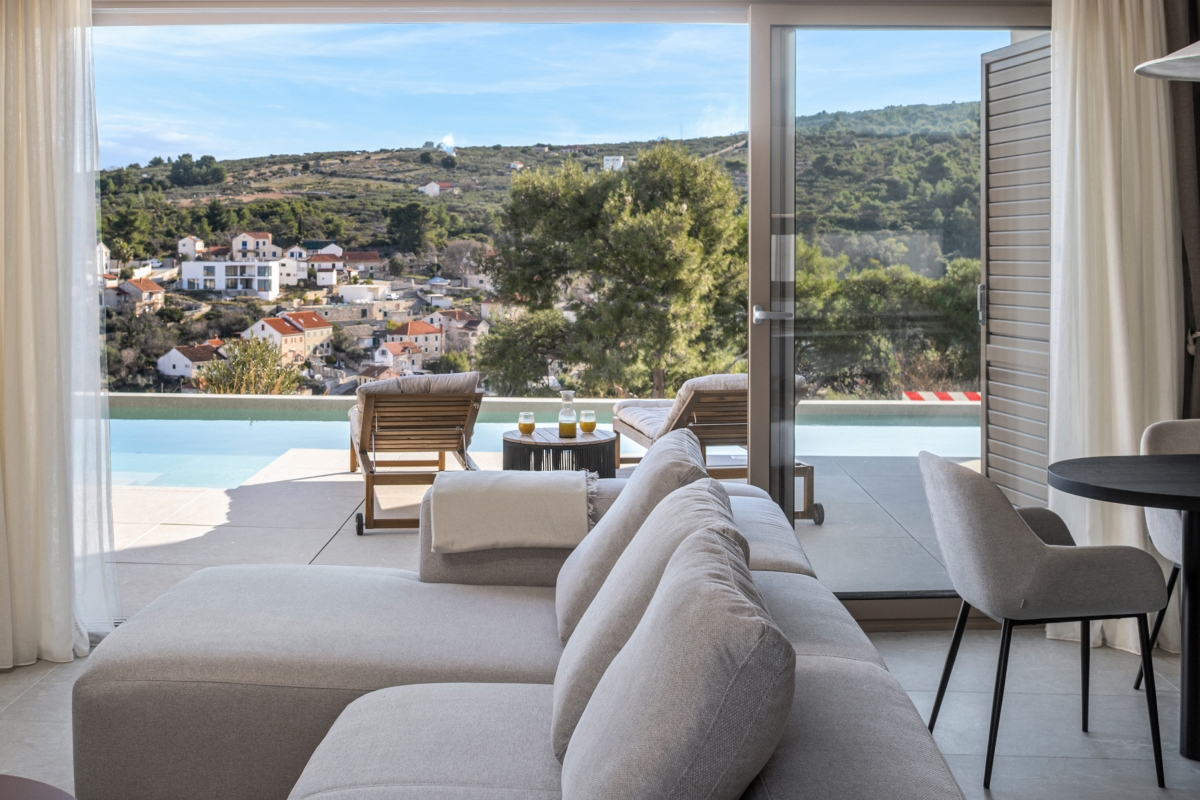 Villa moderna con vista mare