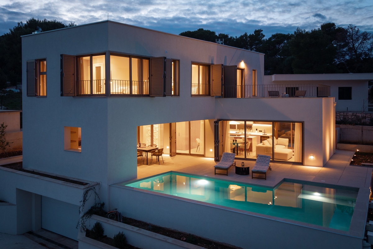 Villa moderna con vista mare