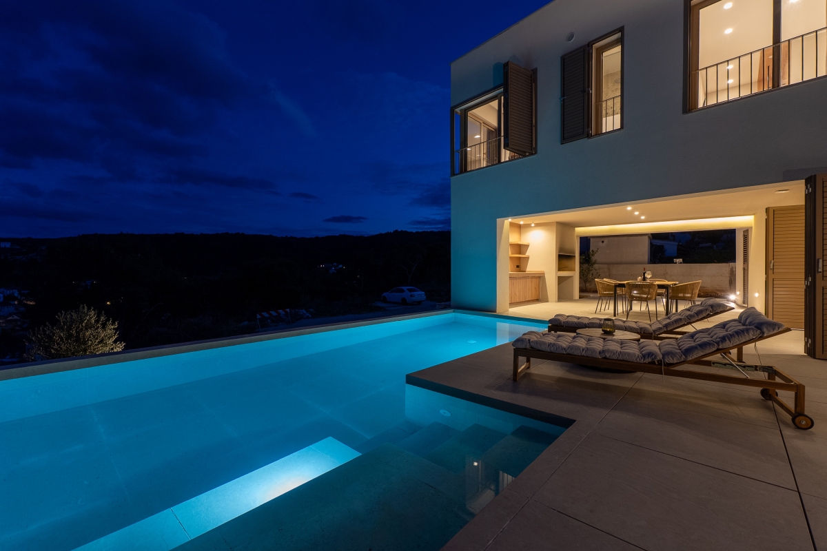 Villa moderna con vista mare