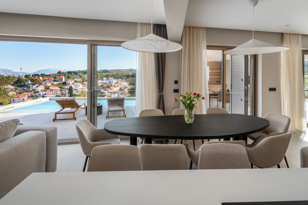 Villa moderna con vista mare