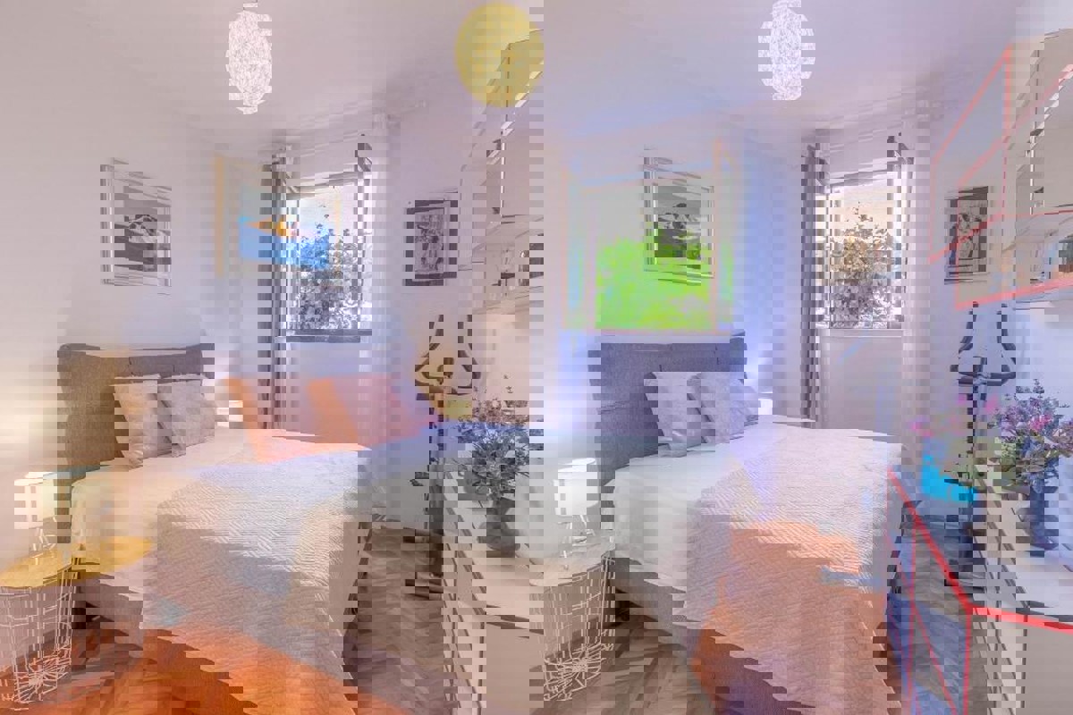 Appartamento con due camere da letto con giardino e vista mare