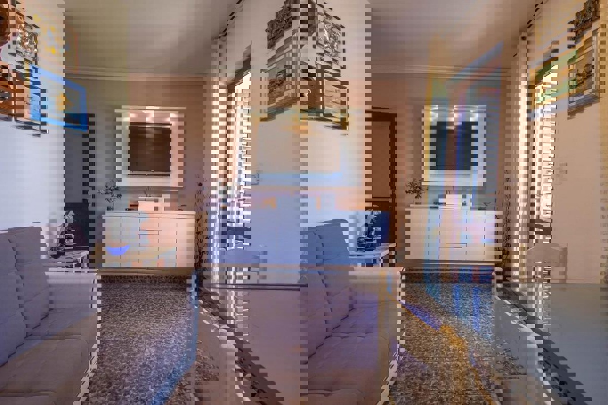 Appartamento con due camere da letto con giardino e vista mare