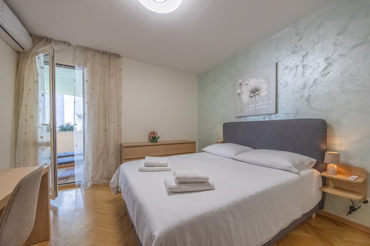 Appartamento arredato con tre camere da letto in posizione privilegiata