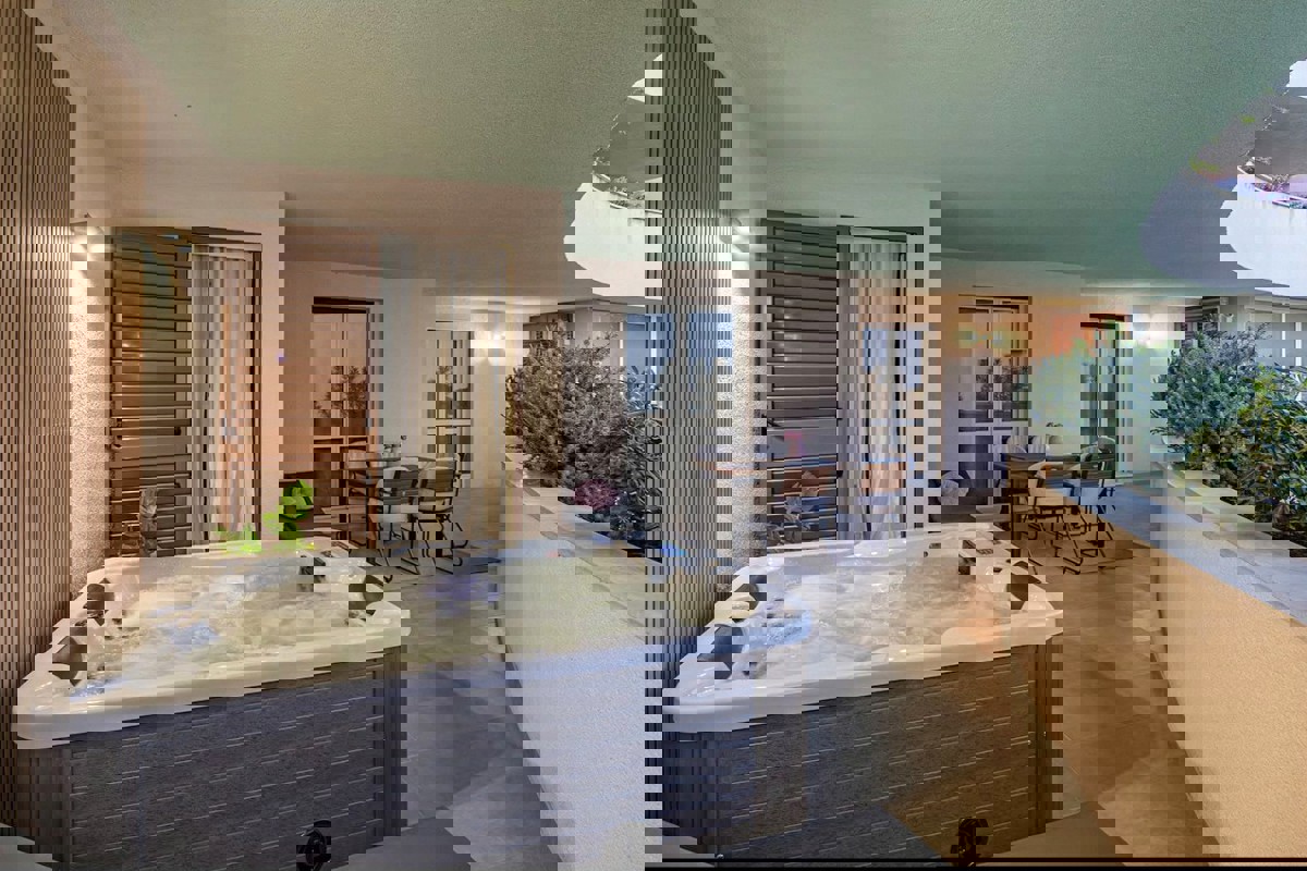 Appartamento arredato con tre camere da letto in posizione privilegiata