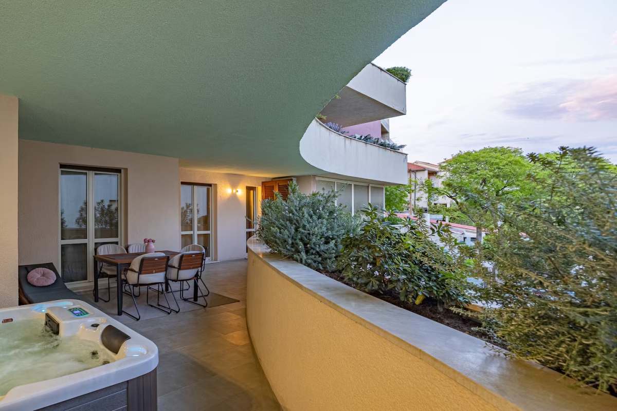 Appartamento arredato con tre camere da letto in posizione privilegiata