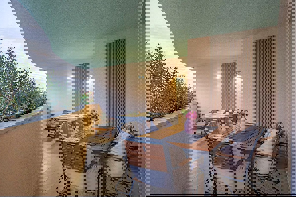 Appartamento arredato con tre camere da letto in posizione privilegiata