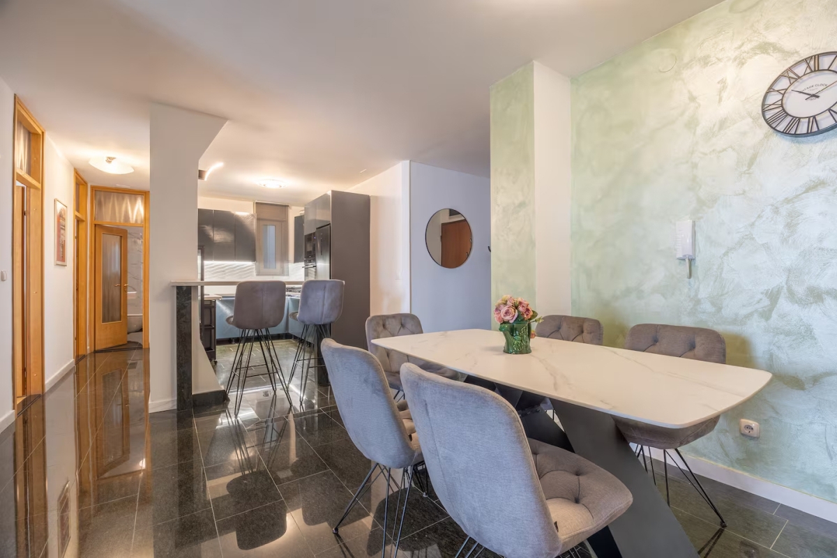 Appartamento arredato con tre camere da letto in posizione privilegiata