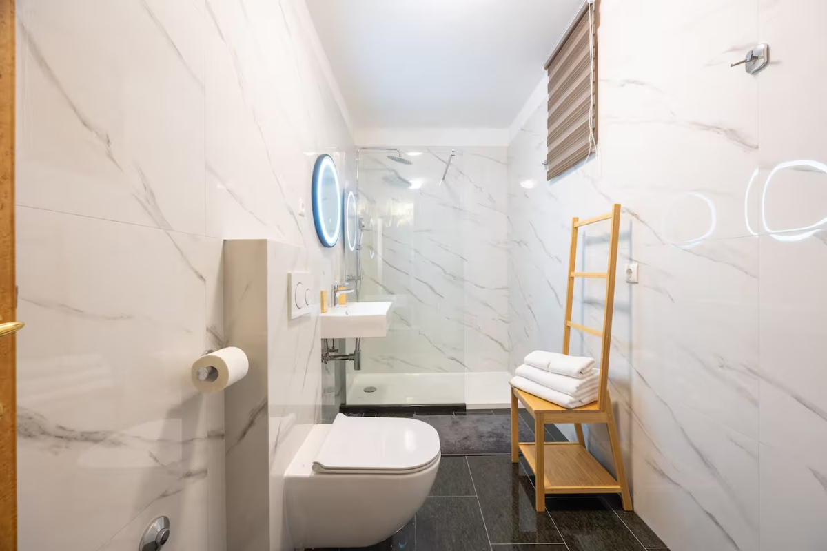 Appartamento arredato con tre camere da letto in posizione privilegiata