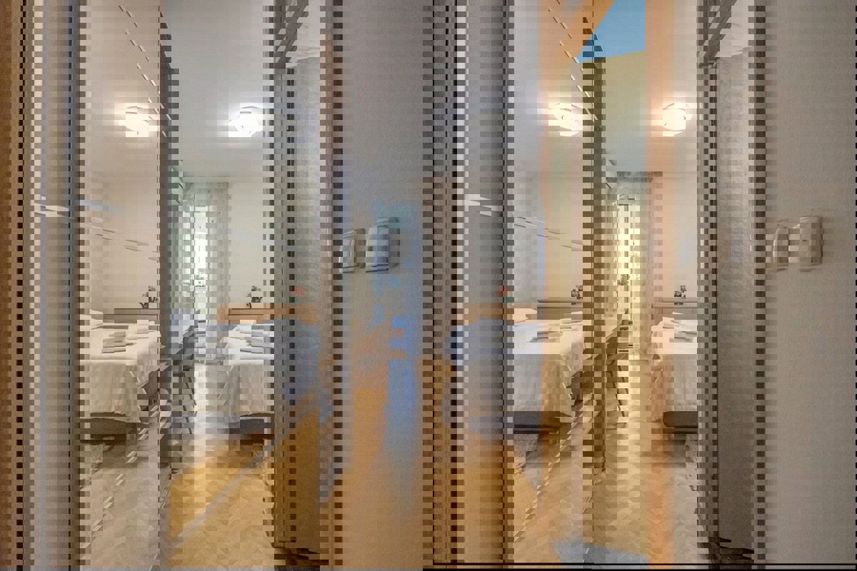 Appartamento arredato con tre camere da letto in posizione privilegiata