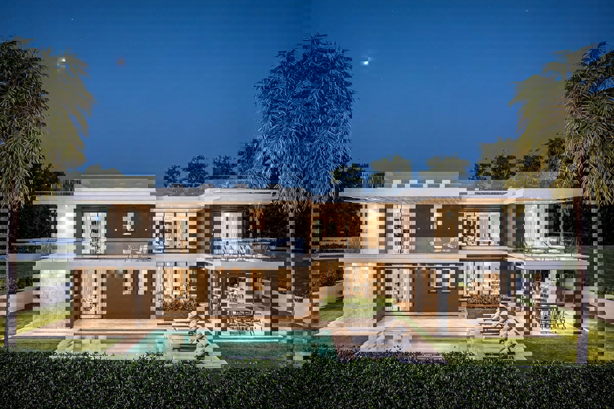 Moderna villa costiera a Pomer con piscina riscaldata ed esclusiva terrazza panoramica