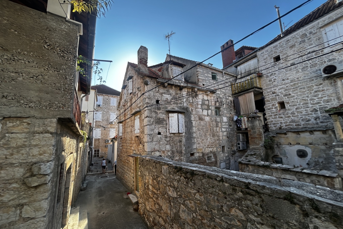 Casa in pietra nel centro storico di Milna