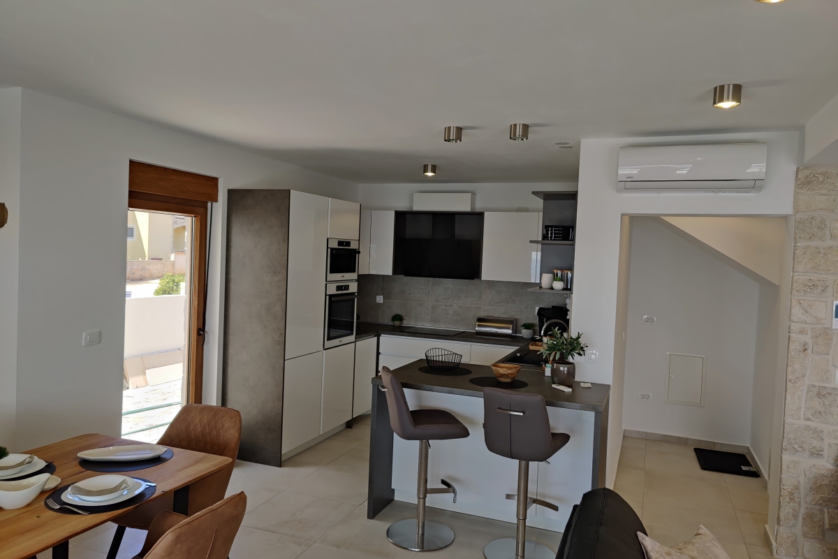 Villa con piscina in prima fila sul mare