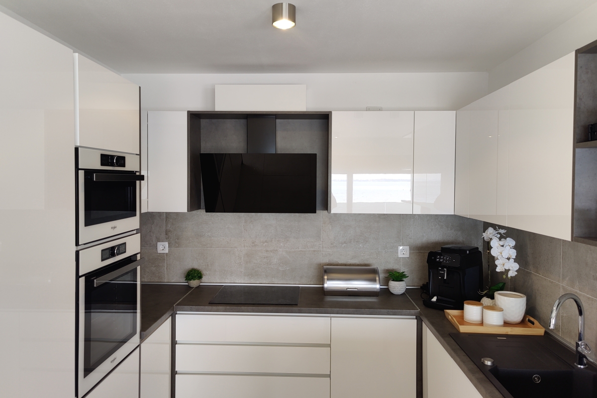 Villa con piscina in prima fila sul mare