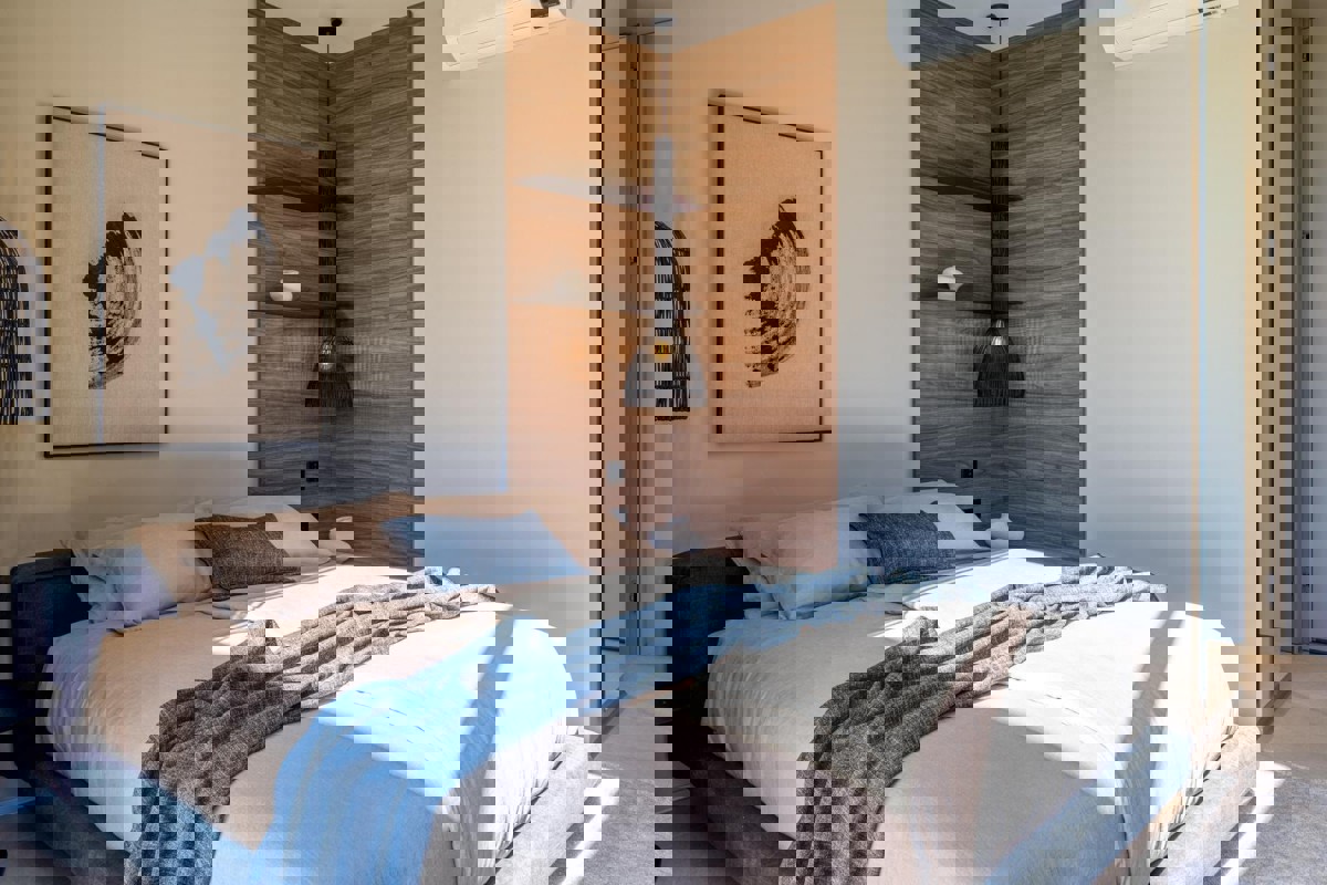 Villa di design al piano terra con piscina e dotazioni di alta gamma