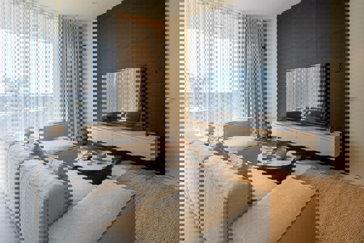 Villa di design al piano terra con piscina e dotazioni di alta gamma