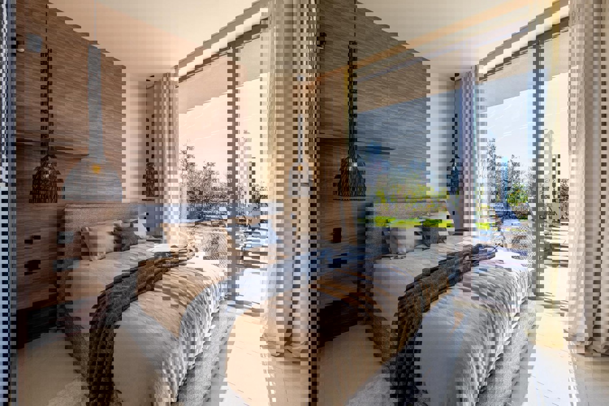 Villa di design al piano terra con piscina e dotazioni di alta gamma