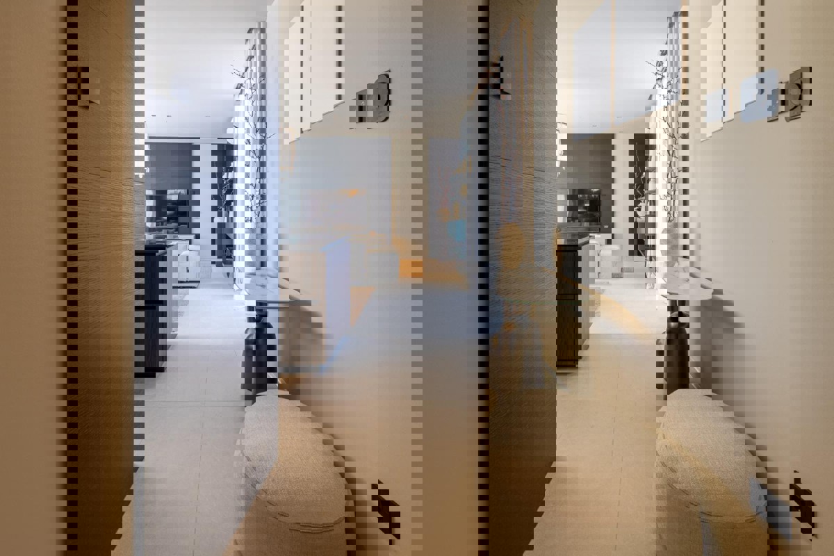 Villa di design al piano terra con piscina e dotazioni di alta gamma