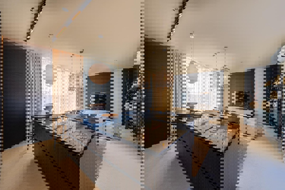 Villa di design al piano terra con piscina e dotazioni di alta gamma