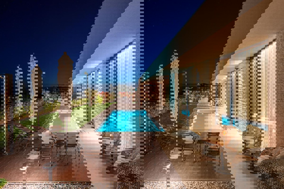 Villa di design al piano terra con piscina e dotazioni di alta gamma