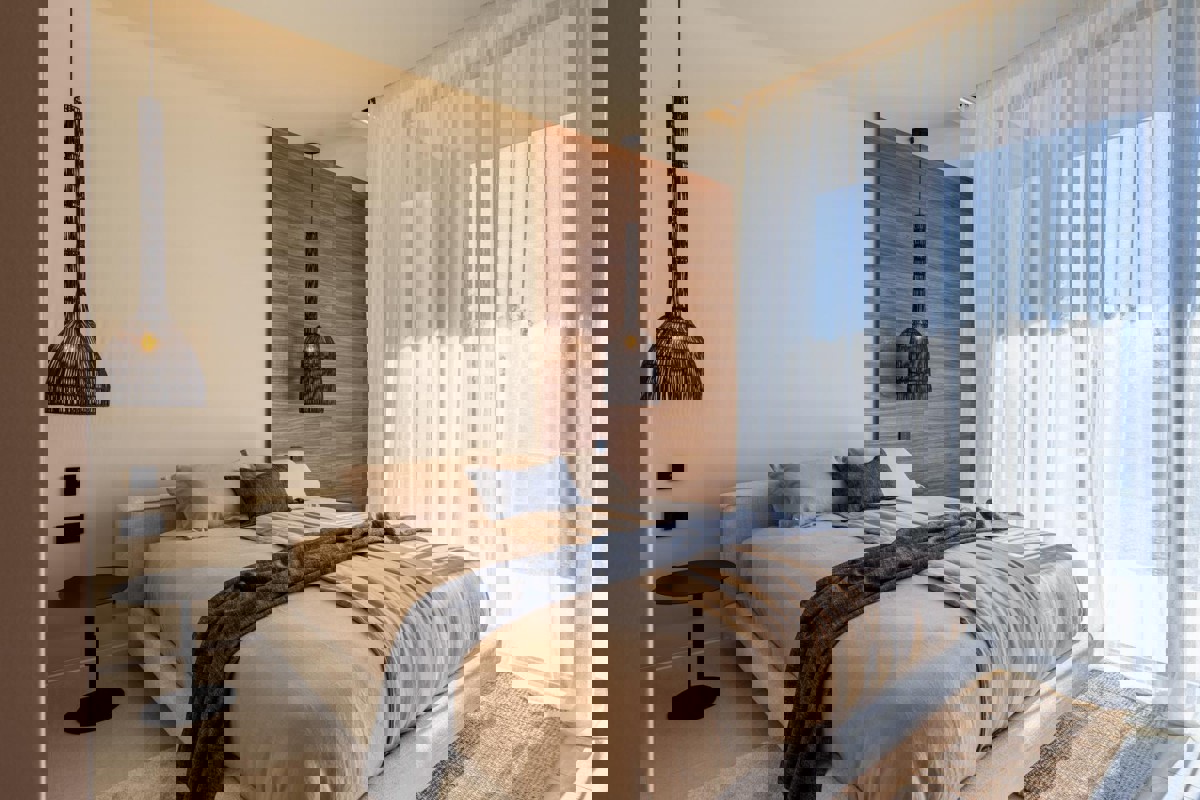 Villa di design al piano terra con piscina e dotazioni di alta gamma