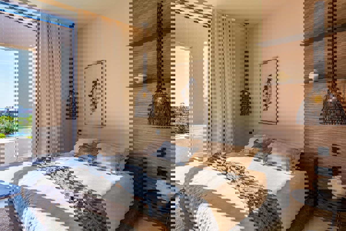 Villa di design al piano terra con piscina e dotazioni di alta gamma