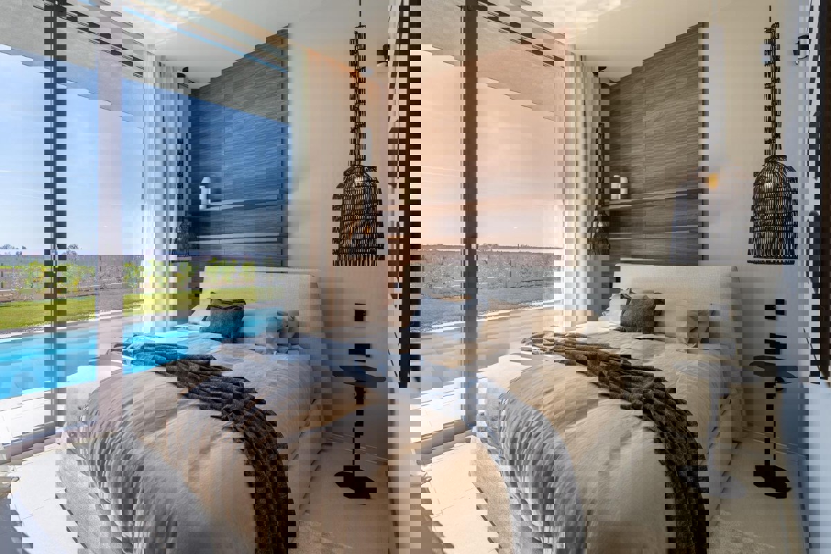 Villa di design al piano terra con piscina e dotazioni di alta gamma