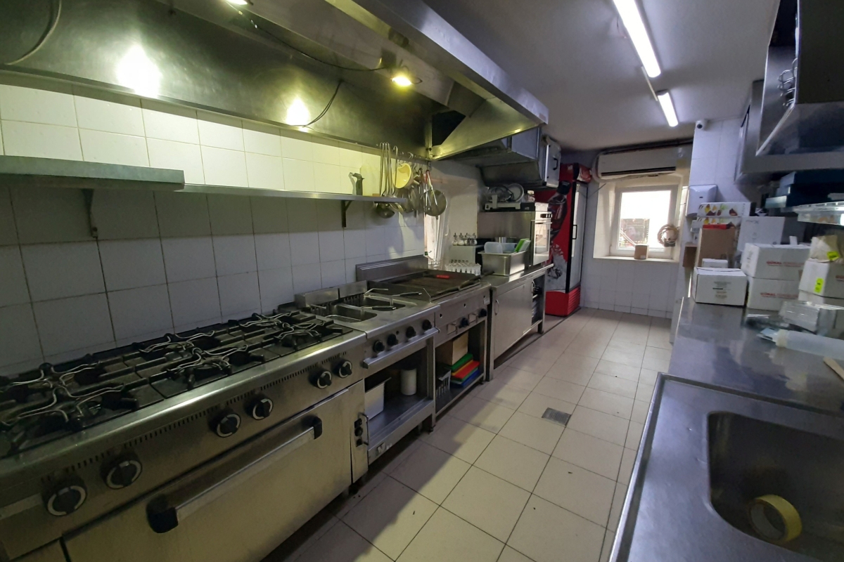 Attraente ristorante di 66 m² in centro città con ampia terrazza