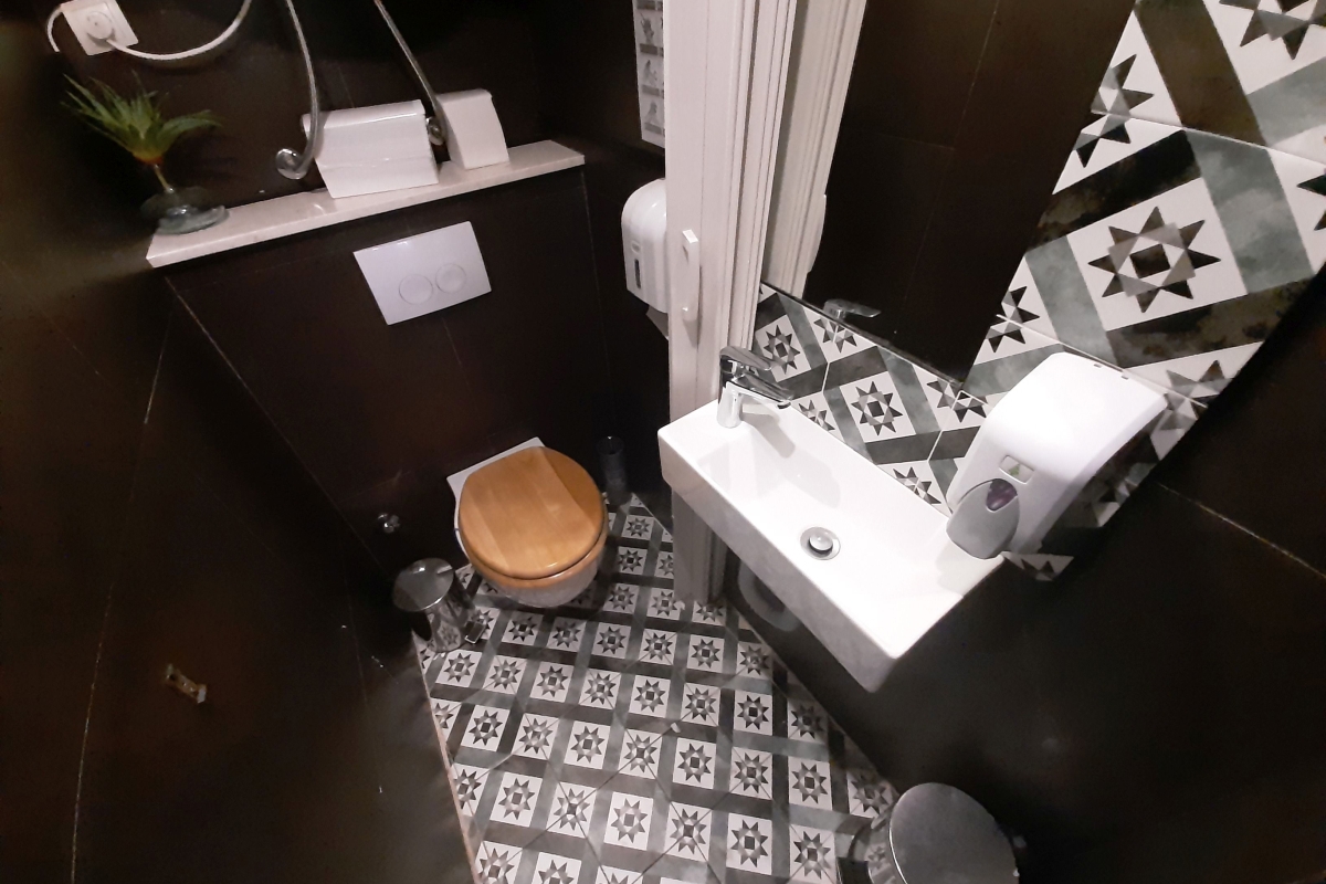 Attraente ristorante di 66 m² in centro città con ampia terrazza