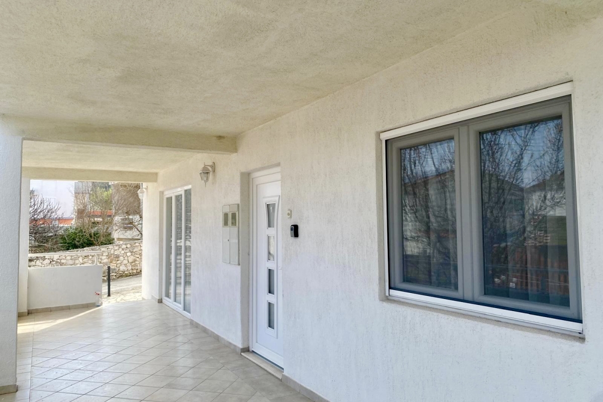 Casa indipendente vicino al mare con due appartamenti e un'eccellente opportunità di investimento