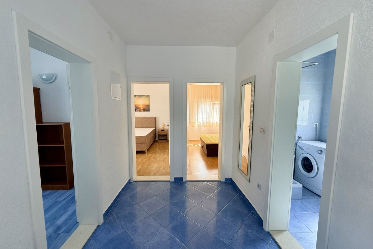 Casa indipendente vicino al mare con due appartamenti e un'eccellente opportunità di investimento