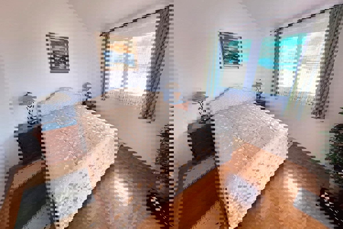 Casa bifamiliare con vista mare