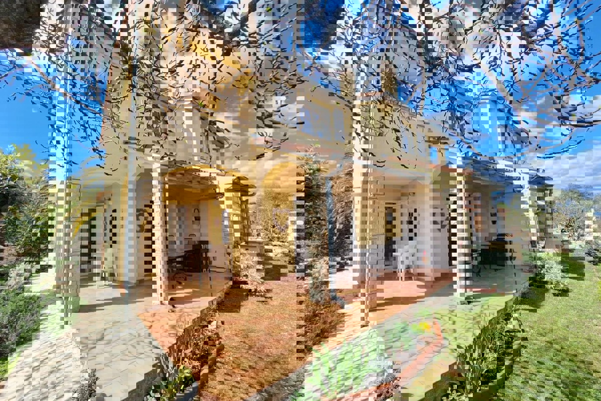 Casa bifamiliare con vista mare