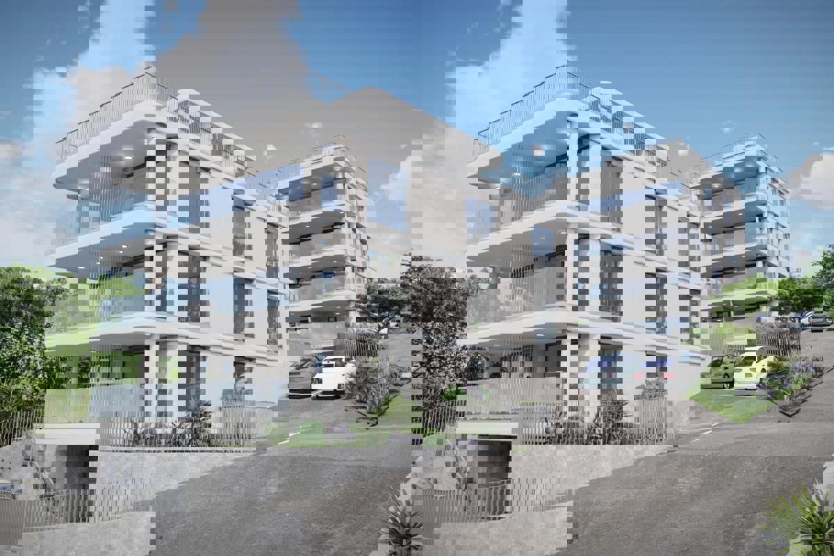 Moderno appartamento con due camere da letto e giardino in prima fila sul mare