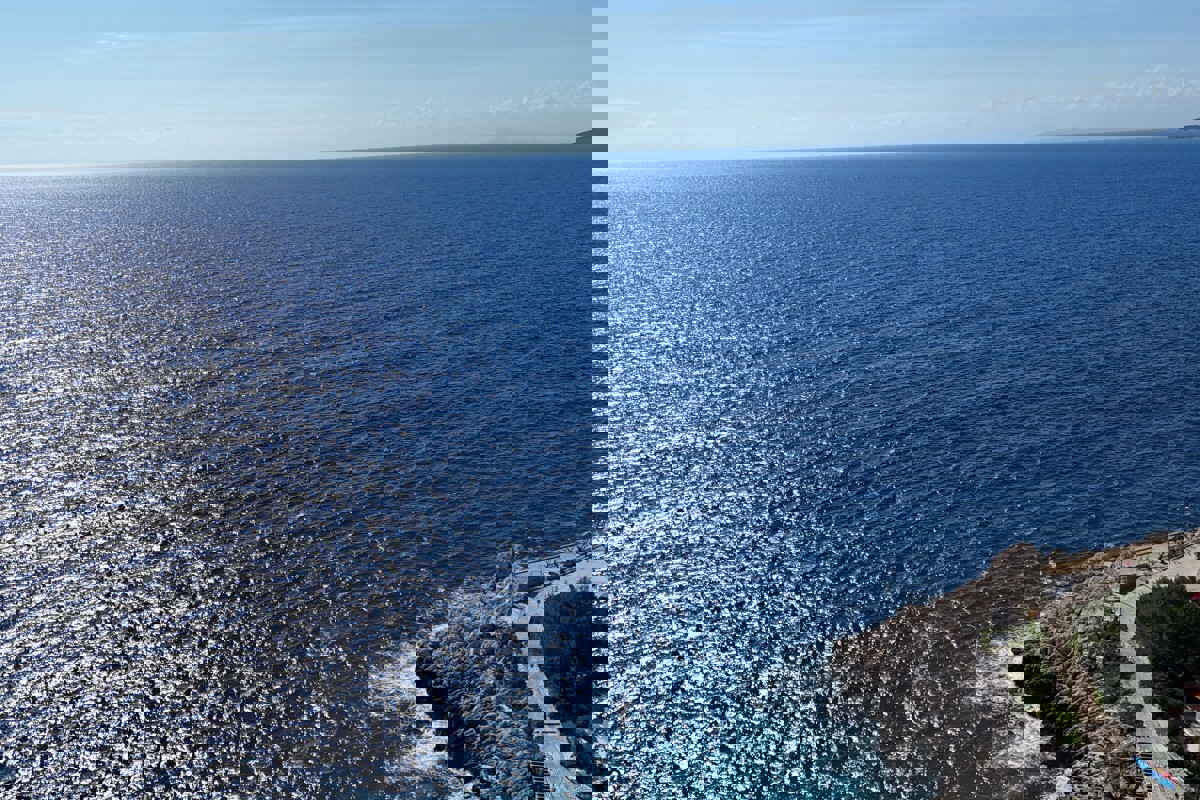 Casa in pietra con vista mare