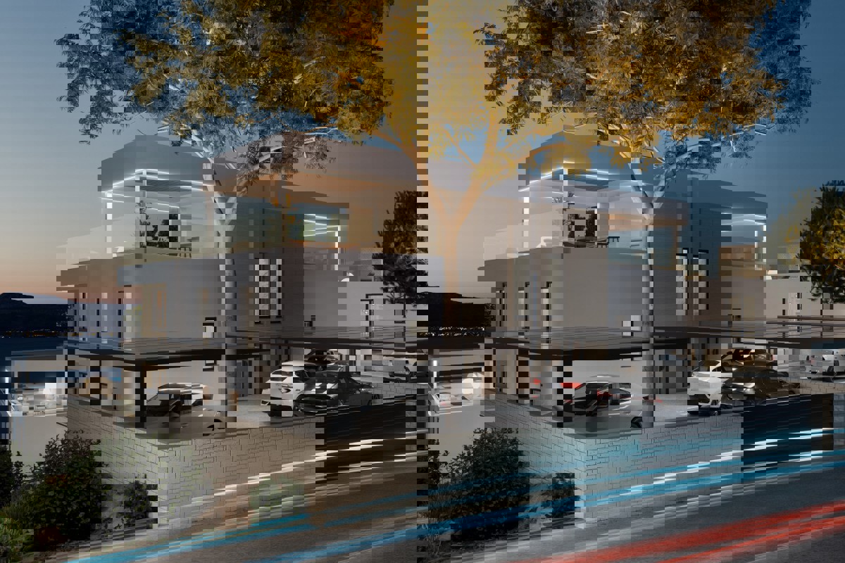 Appartamento con una camera da letto e loggia vicino al mare