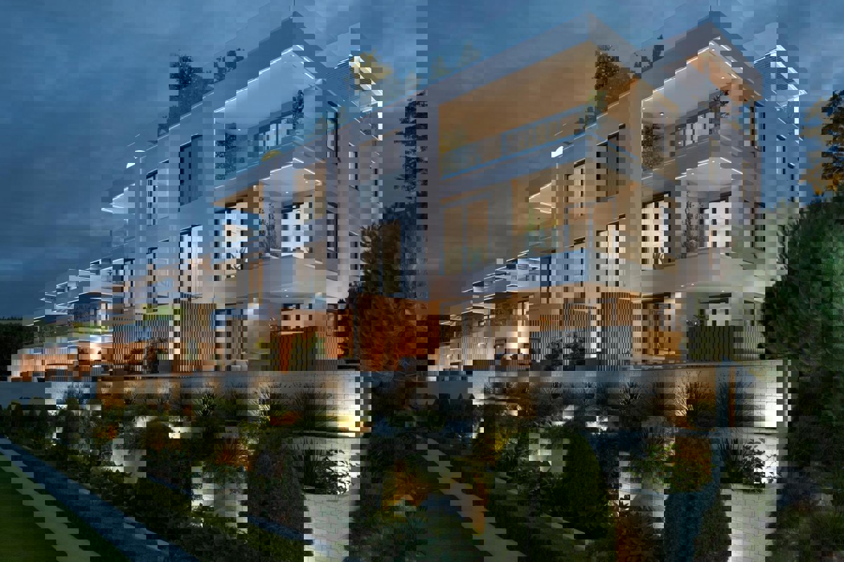 Appartamento con una camera da letto e loggia vicino al mare