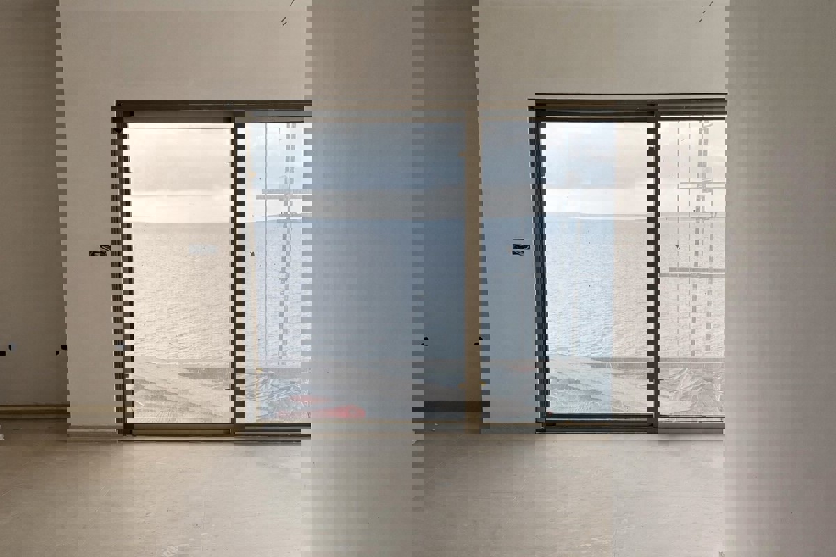 Attico con tre camere da letto e vista mare