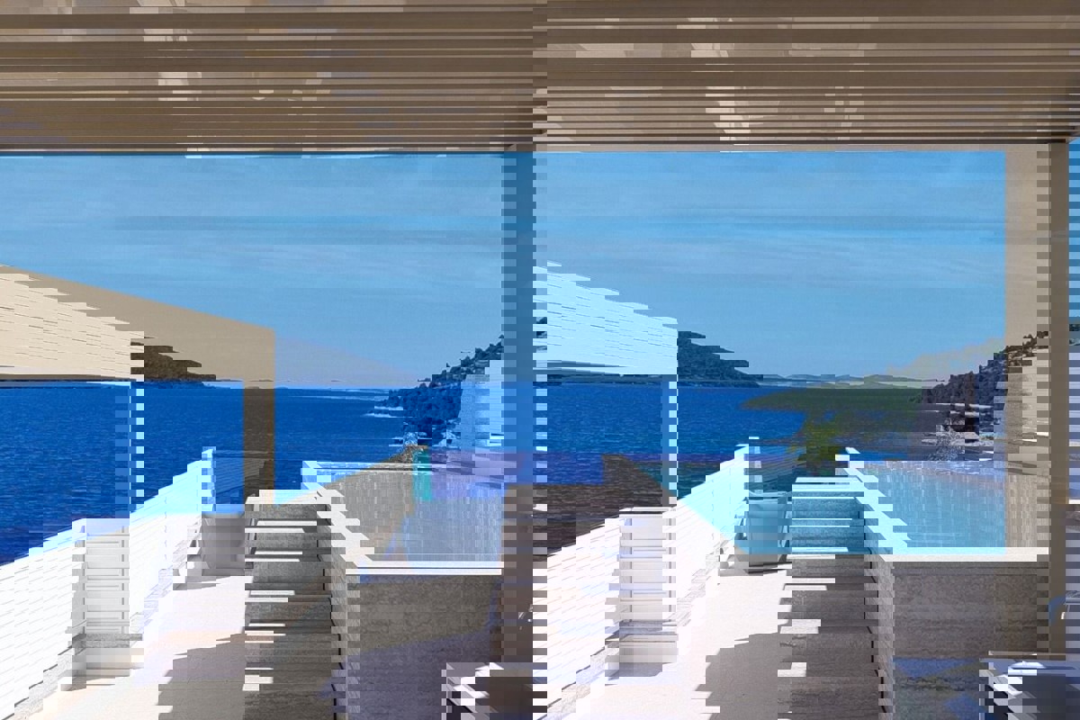 Appartamento di lusso con piscina vista mare
