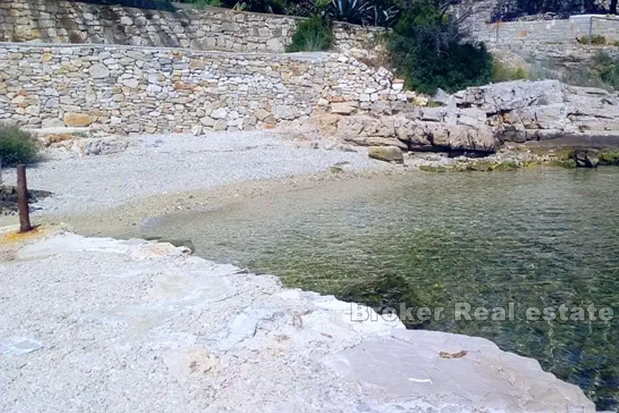 Casa in una bella baia, con vista sul mare, in vendita