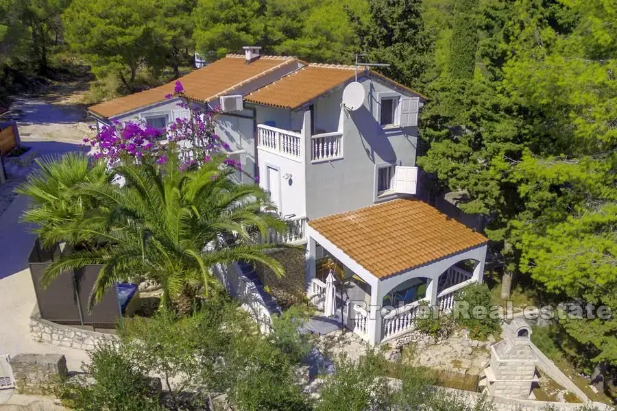 Casa in una bella baia, con vista sul mare, in vendita