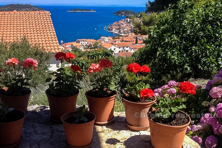 Casa a 2 piani con vista mare, in vendita