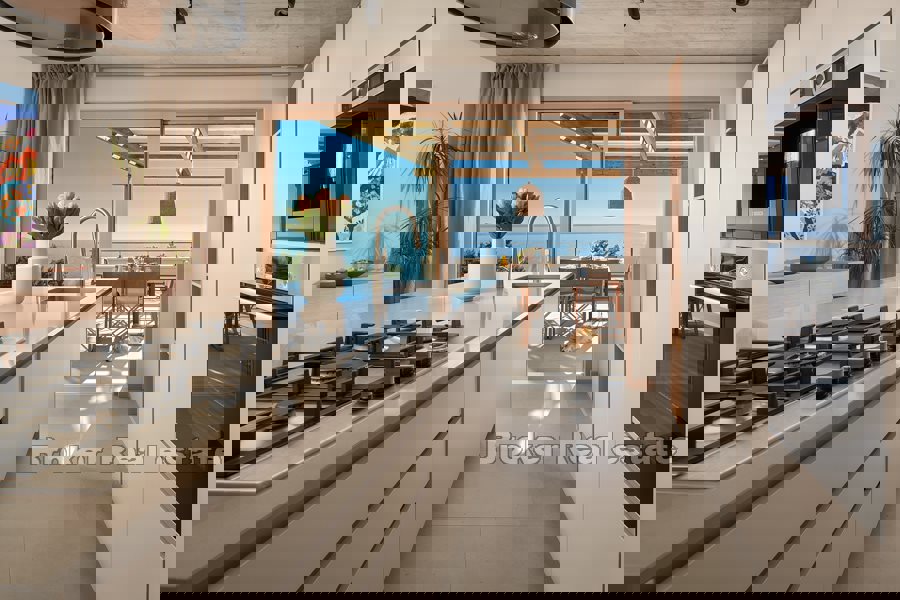 Villa con piscina e vista mare