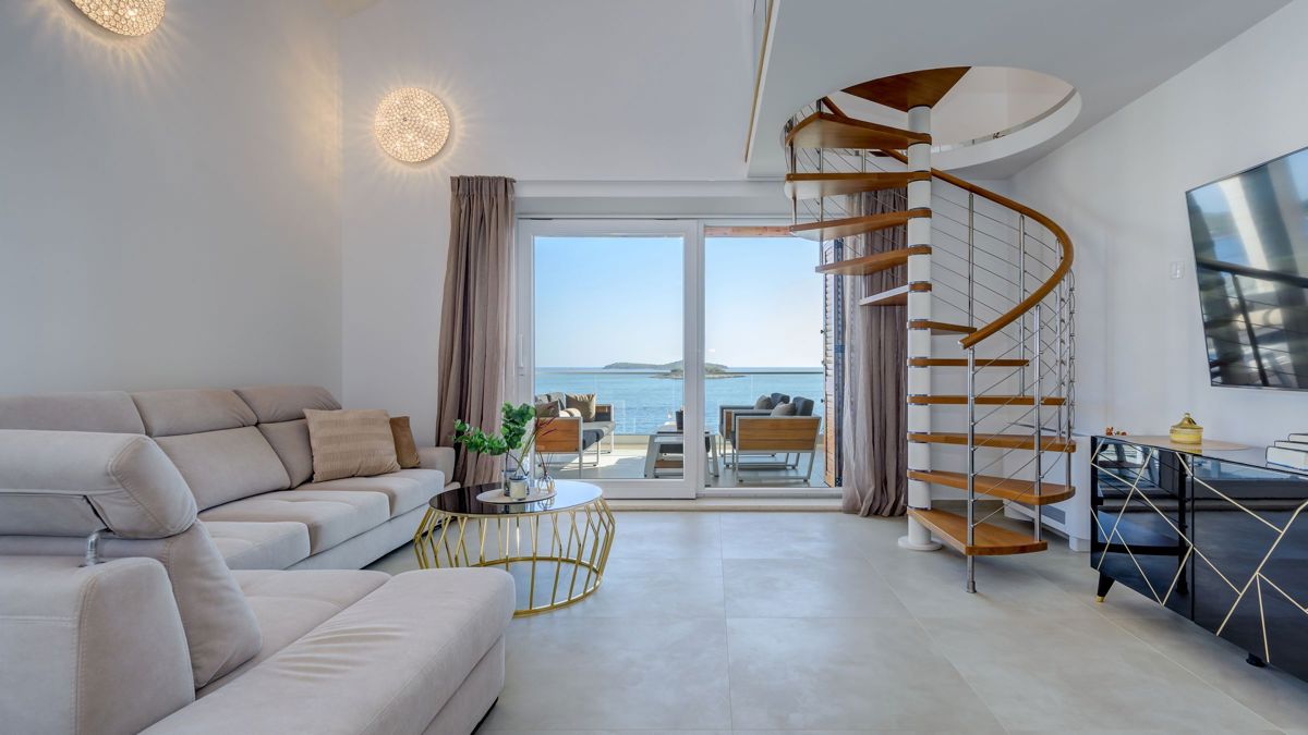 Villa in pietra di nuova costruzione con vista mare