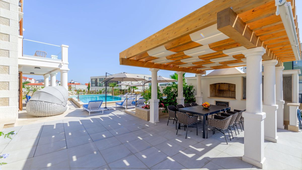 Villa in pietra di nuova costruzione con vista mare