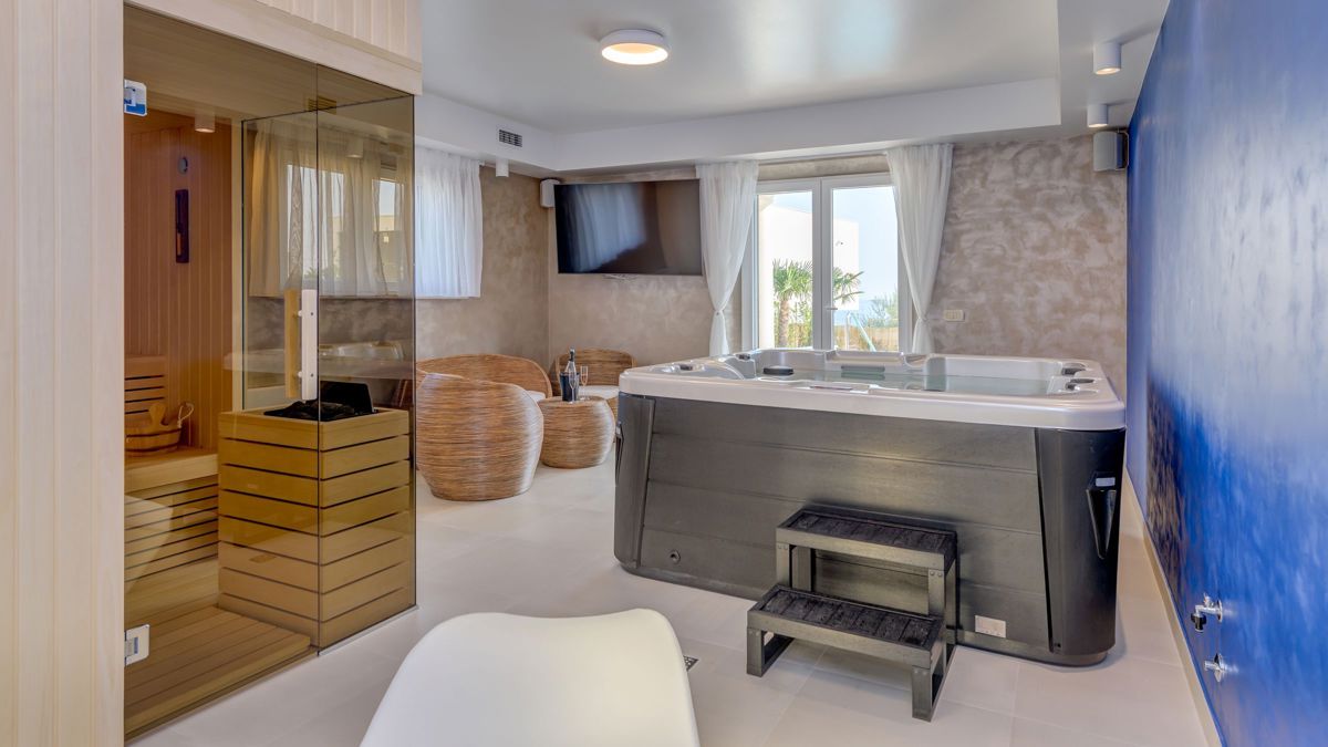 Villa in pietra di nuova costruzione con vista mare