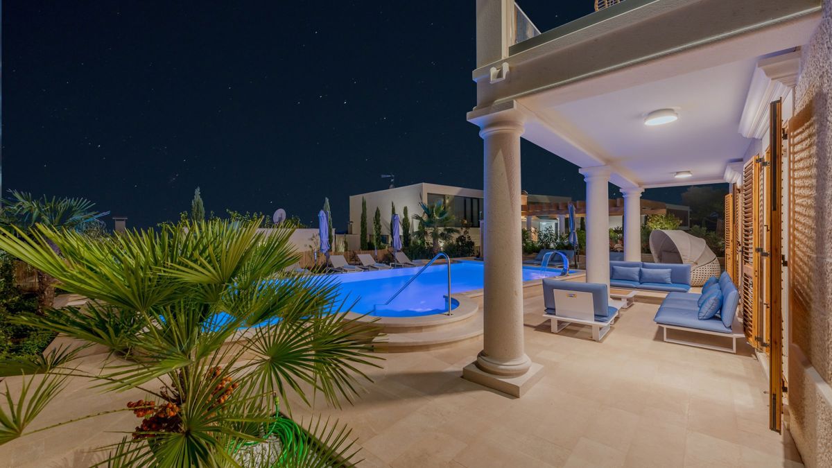Villa in pietra di nuova costruzione con vista mare